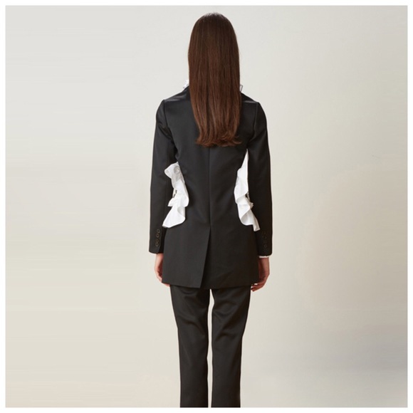 🎁 Black & White Ruffle Open Cut Out Side Jacket - Picture 6 of 8